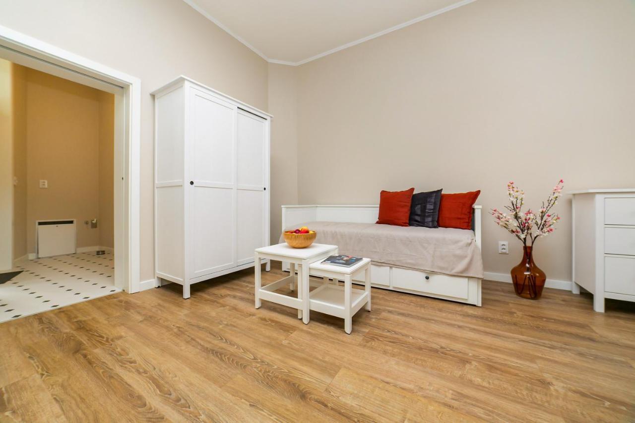 New Studio 3 - Self Check In, Parking Possible, Weekend Free Parking Bratislava Dış mekan fotoğraf